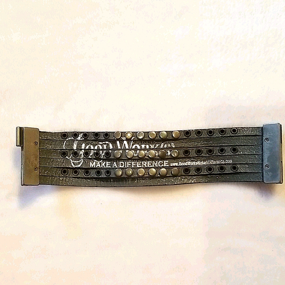 Woman's  Good Work(s) Bracelet - Picture 5 of 7